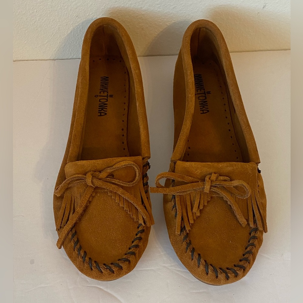 Minnetonka Women's Size 8.5 Indian Leather Suede Lace Up Fringe Moccasins Flats